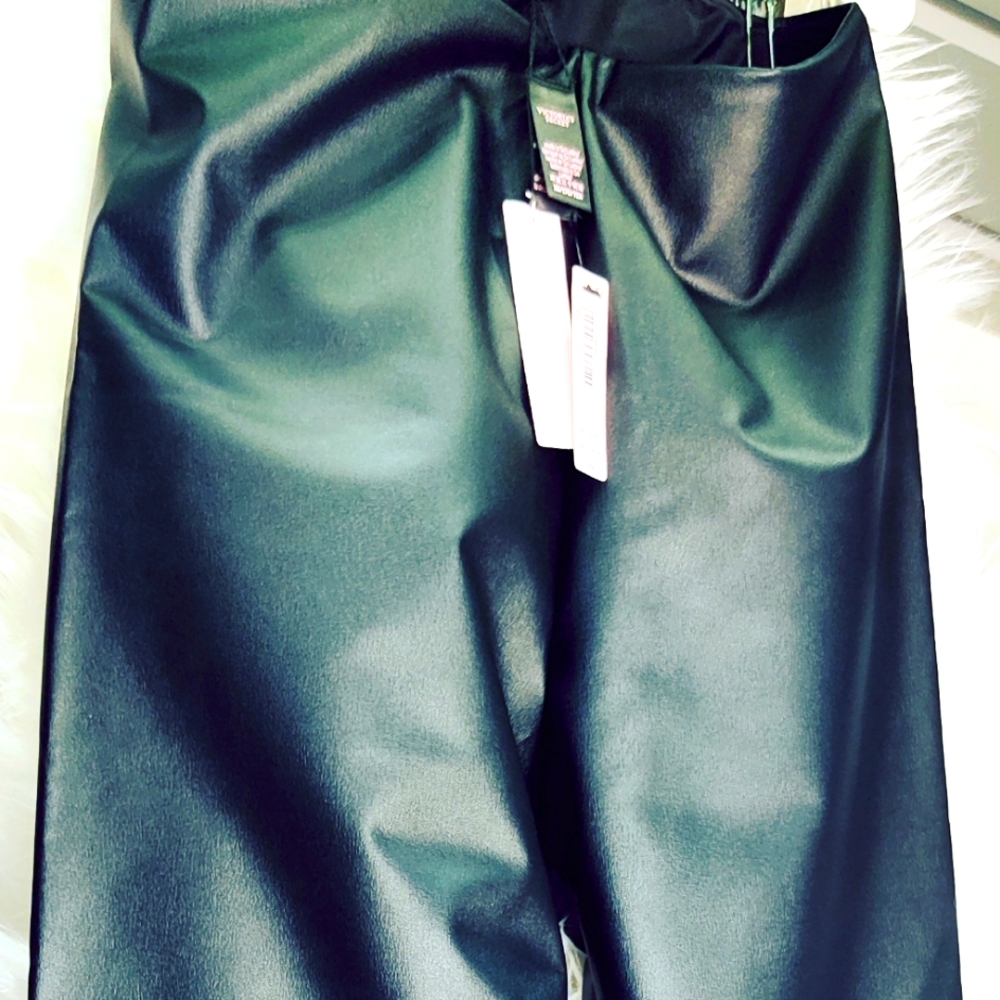 Victoria's Secret Black Faux Leather Leggings 🖤Size 10🖤